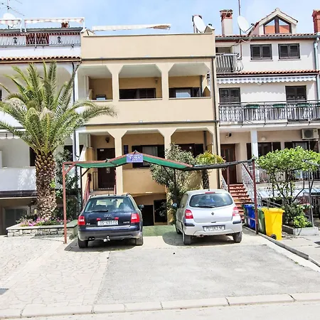 Lägenhet Ap Lora 3 By Interhome Rovinj